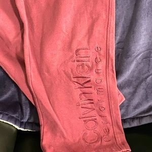 Calvin Klein burgundy sweat pants in very good condition. Very comfortable